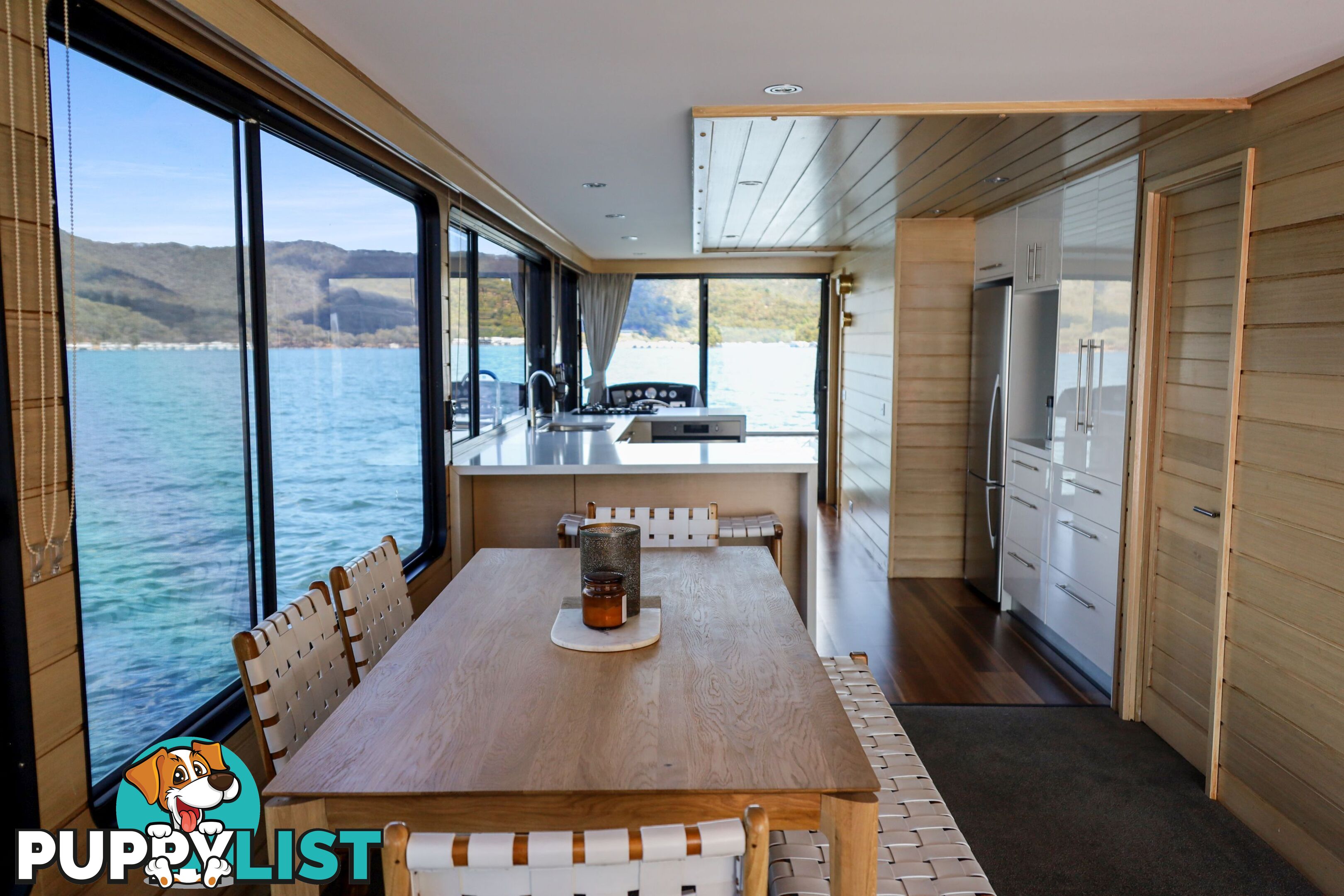 Allure Houseboat Holiday Home on Lake Eildon