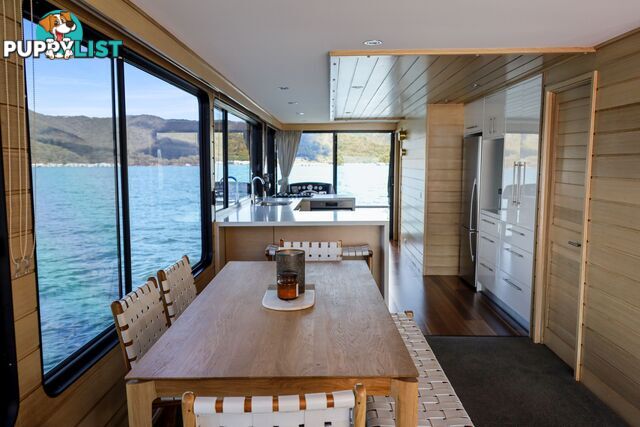 Allure Houseboat Holiday Home on Lake Eildon