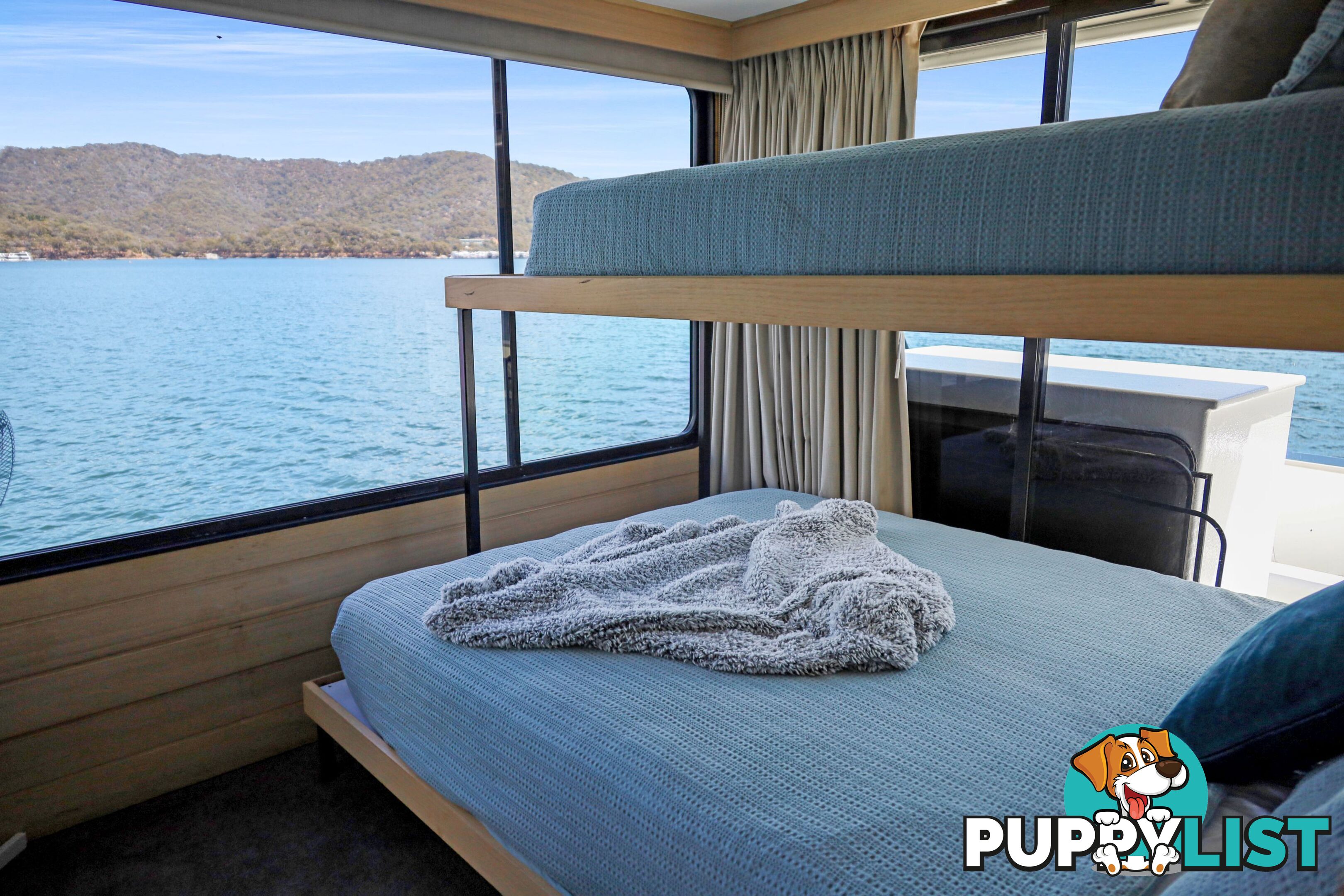 Allure Houseboat Holiday Home on Lake Eildon