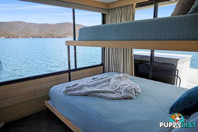 Allure Houseboat Holiday Home on Lake Eildon