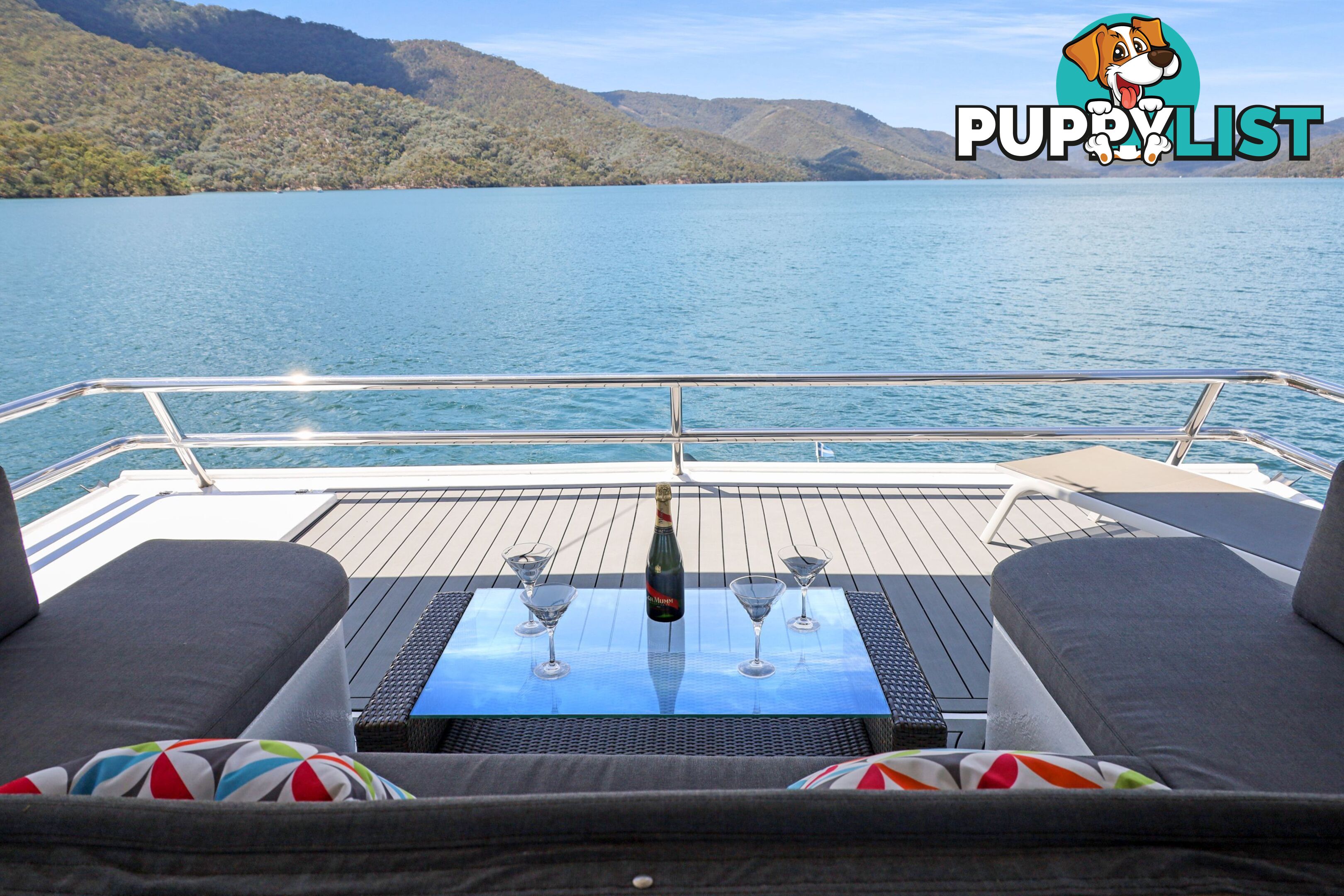 Allure Houseboat Holiday Home on Lake Eildon