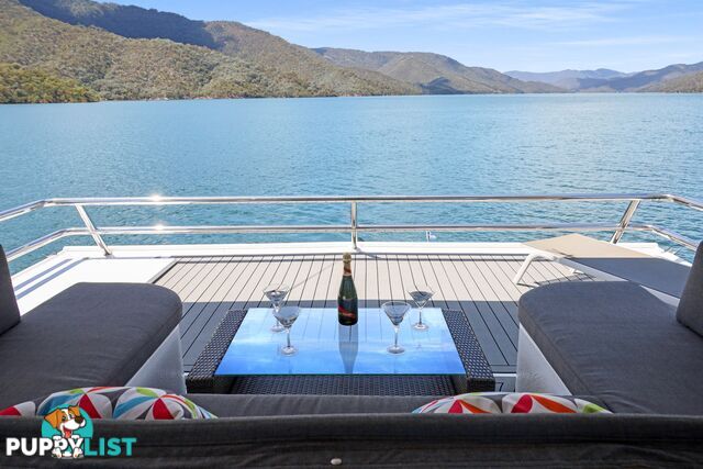 Allure Houseboat Holiday Home on Lake Eildon