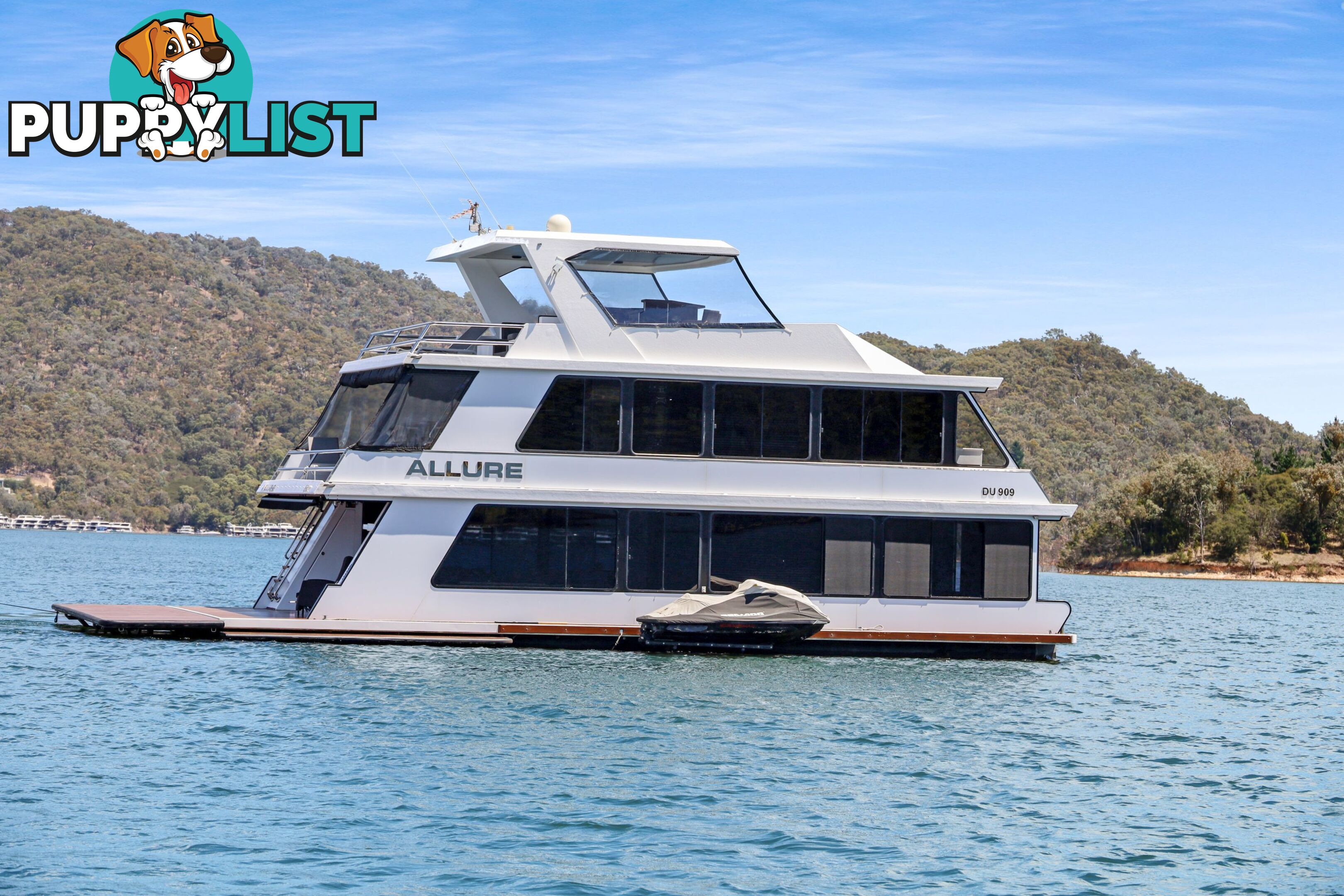 Allure Houseboat Holiday Home on Lake Eildon