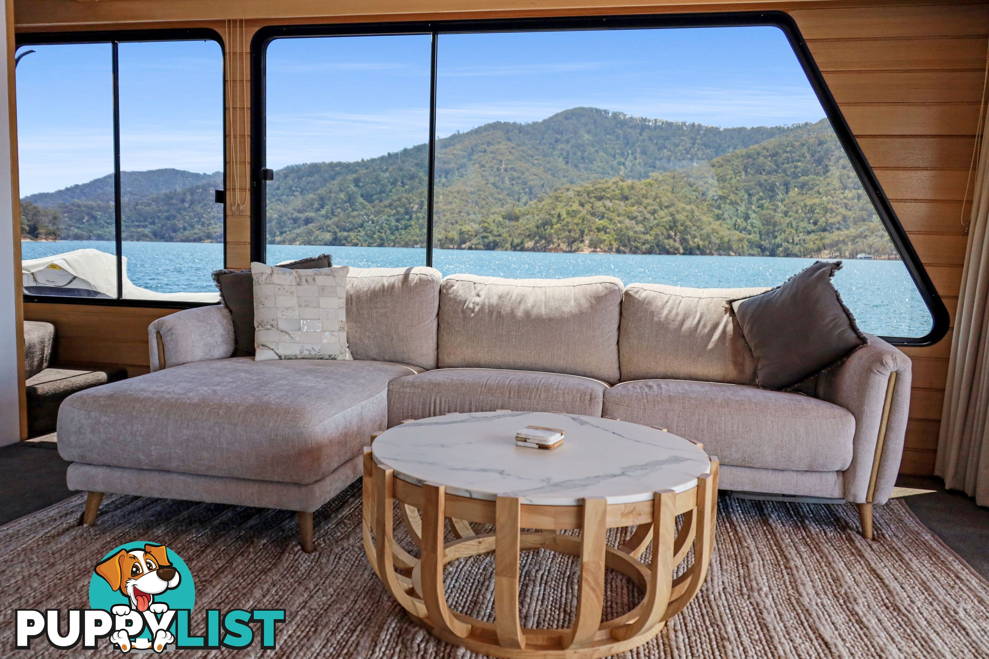 Allure Houseboat Holiday Home on Lake Eildon