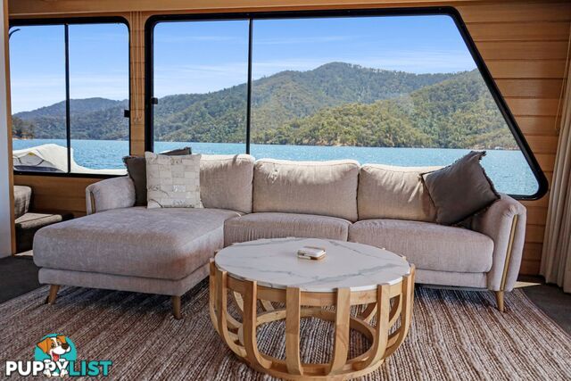 Allure Houseboat Holiday Home on Lake Eildon