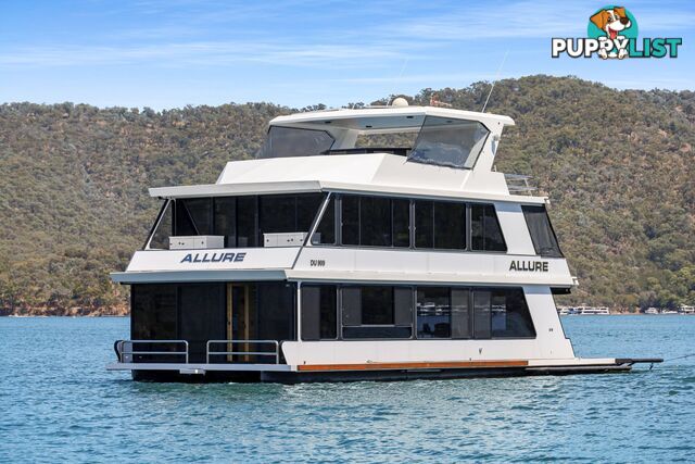 Allure Houseboat Holiday Home on Lake Eildon