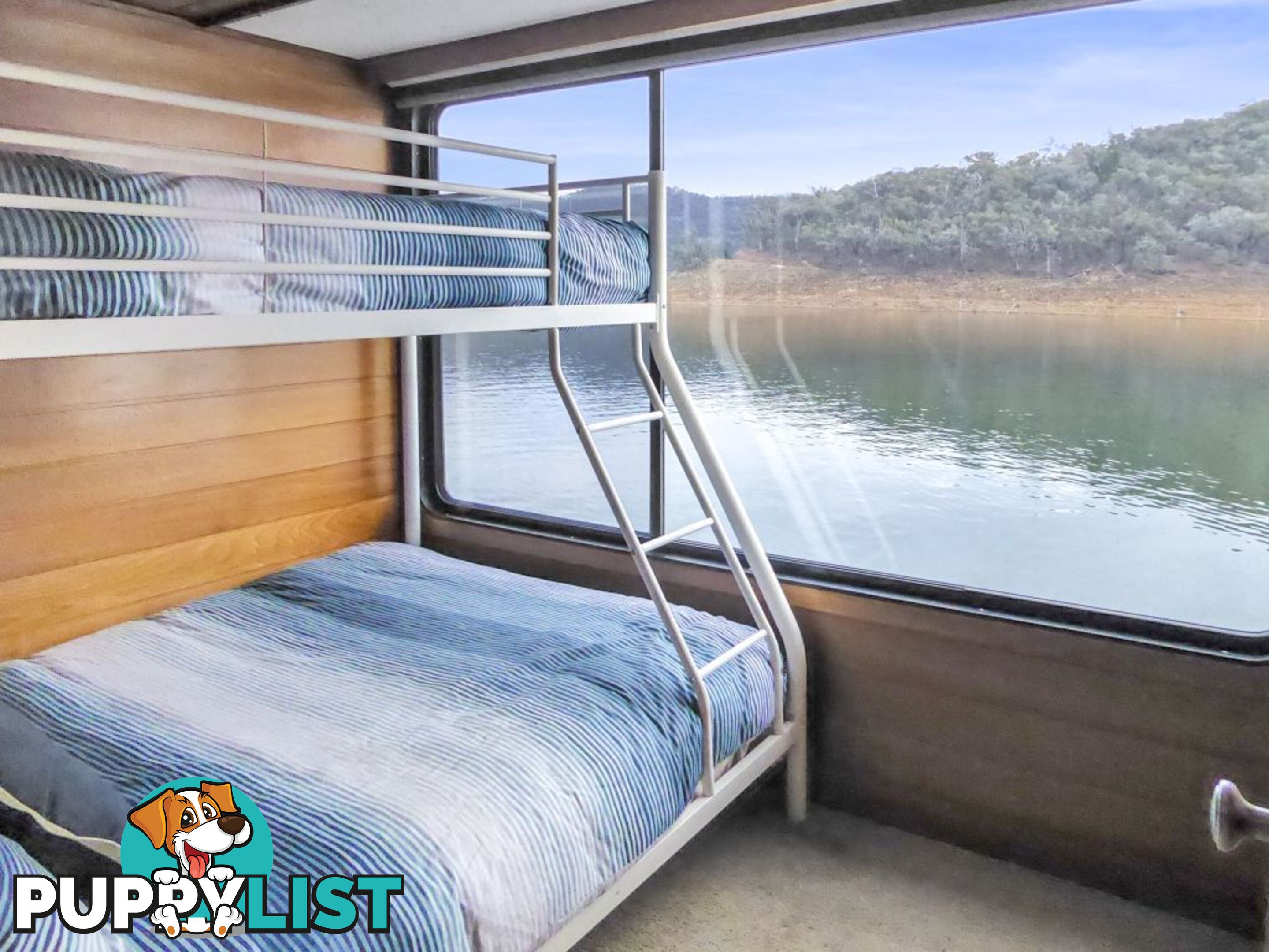 EZE Houseboat Holiday Home on Lake Eildon