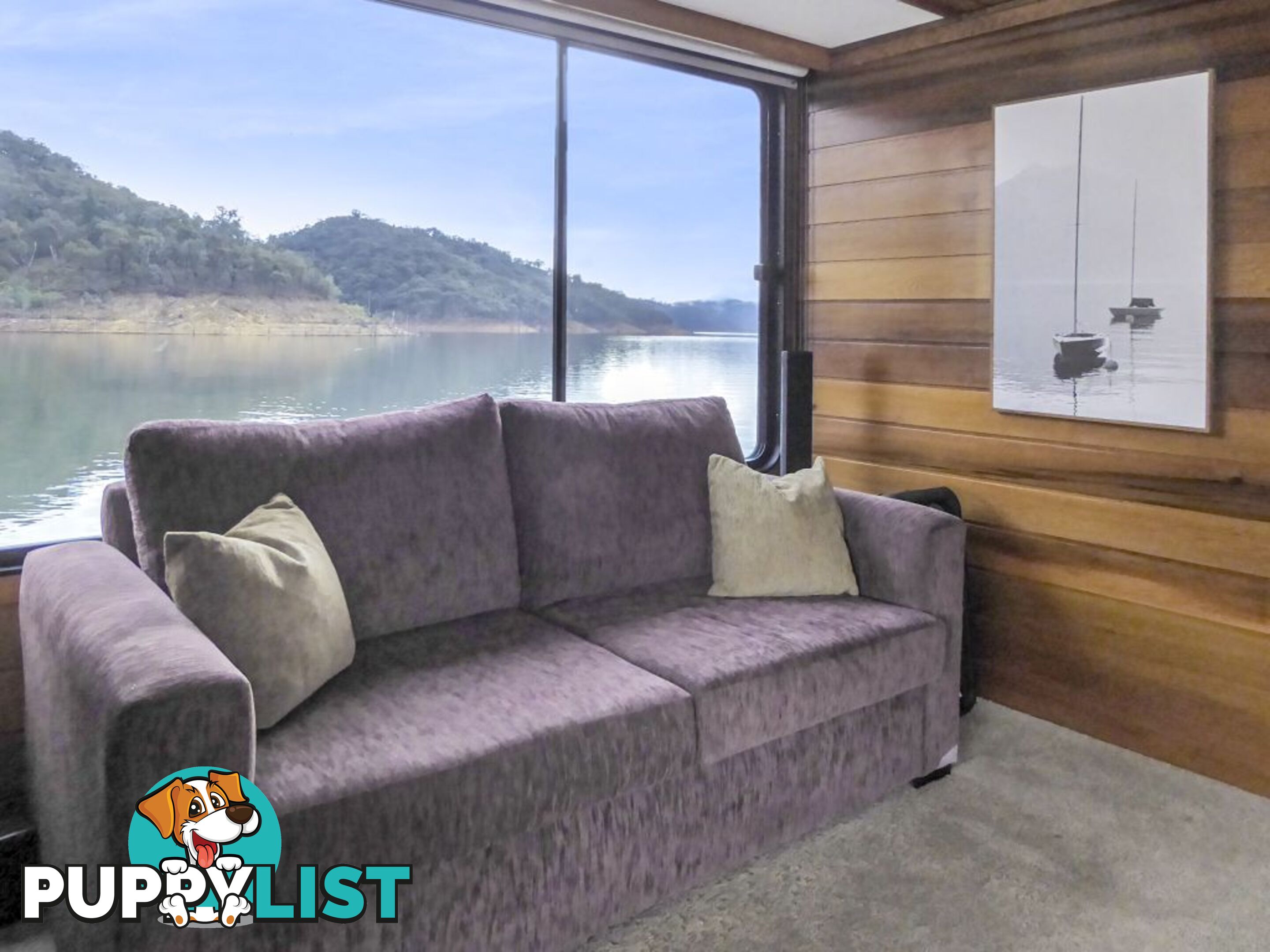 EZE Houseboat Holiday Home on Lake Eildon