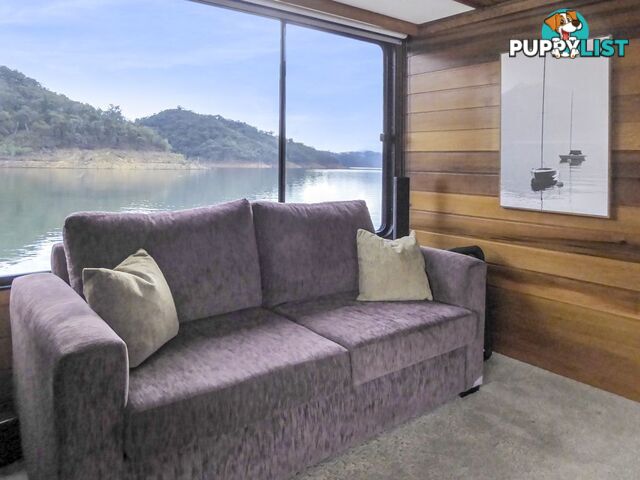 EZE Houseboat Holiday Home on Lake Eildon