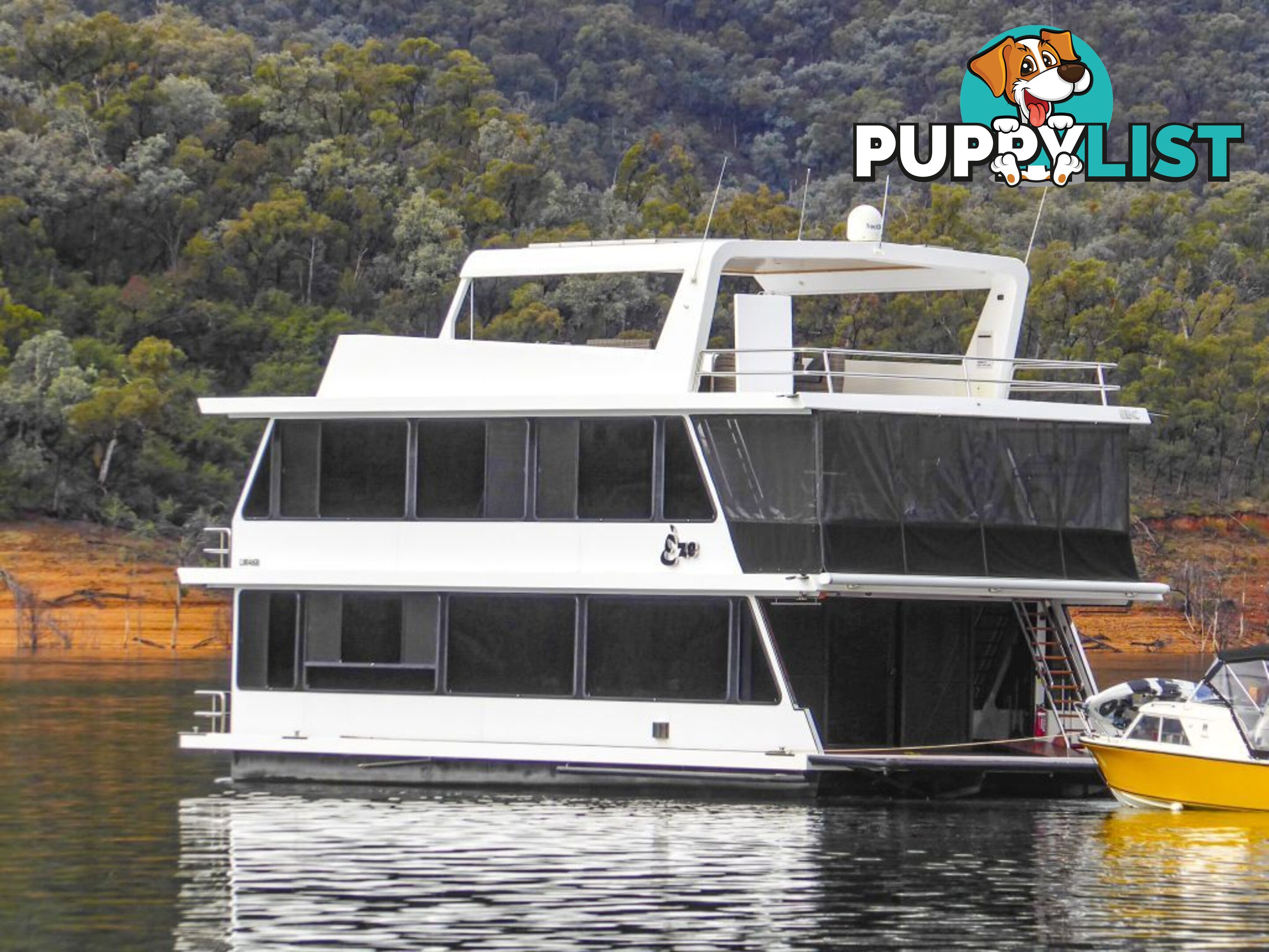 EZE Houseboat Holiday Home on Lake Eildon