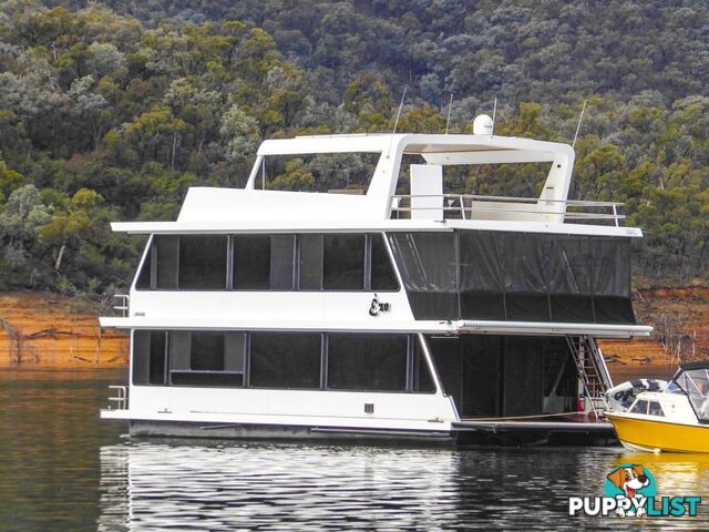 EZE Houseboat Holiday Home on Lake Eildon