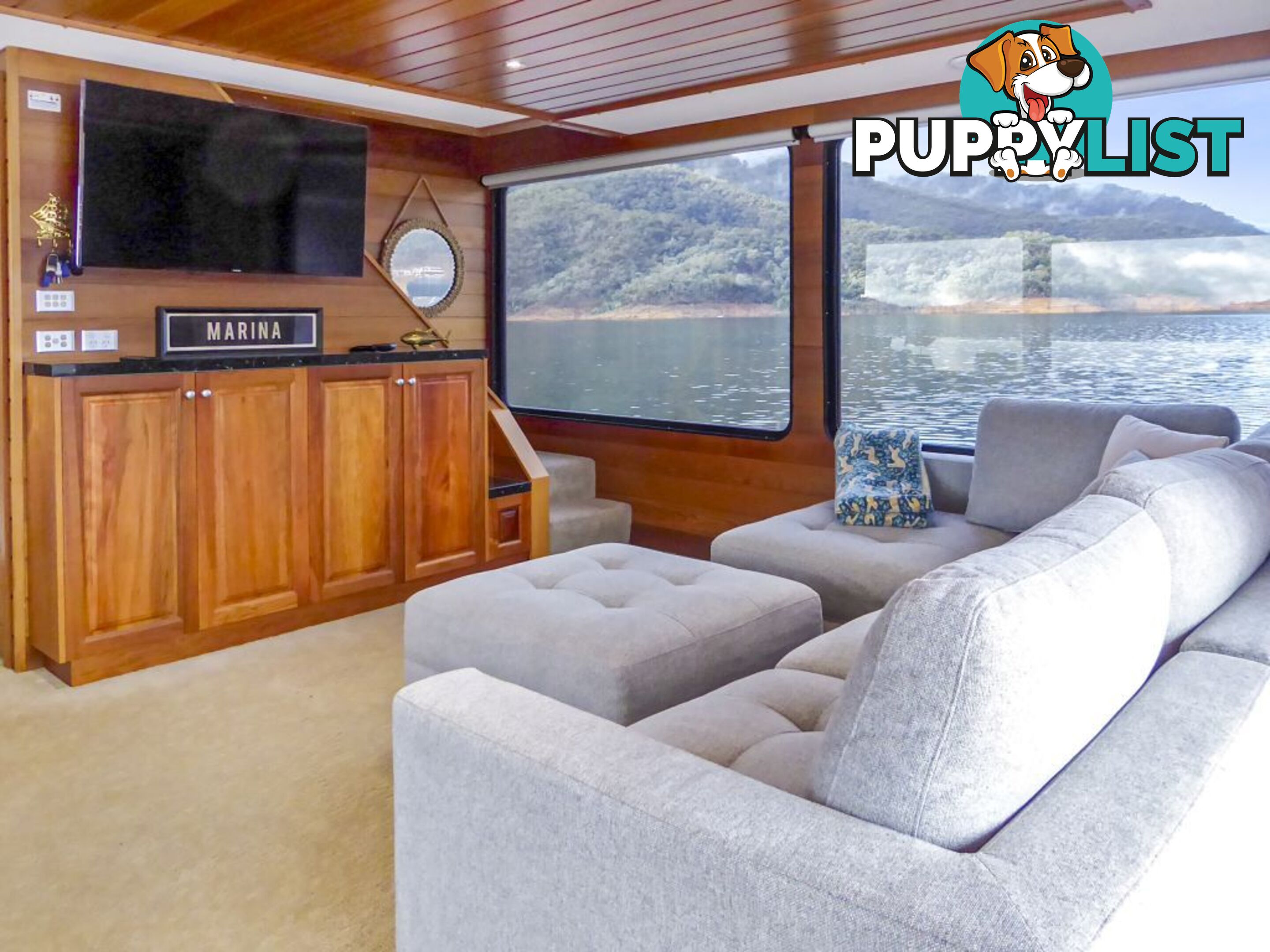 EZE Houseboat Holiday Home on Lake Eildon