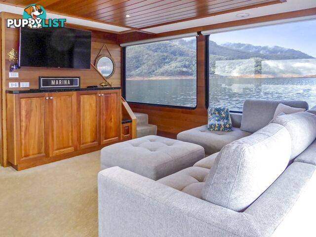 EZE Houseboat Holiday Home on Lake Eildon