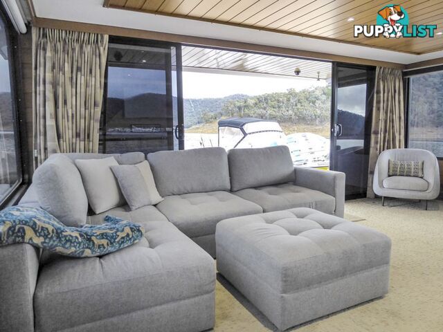 EZE Houseboat Holiday Home on Lake Eildon