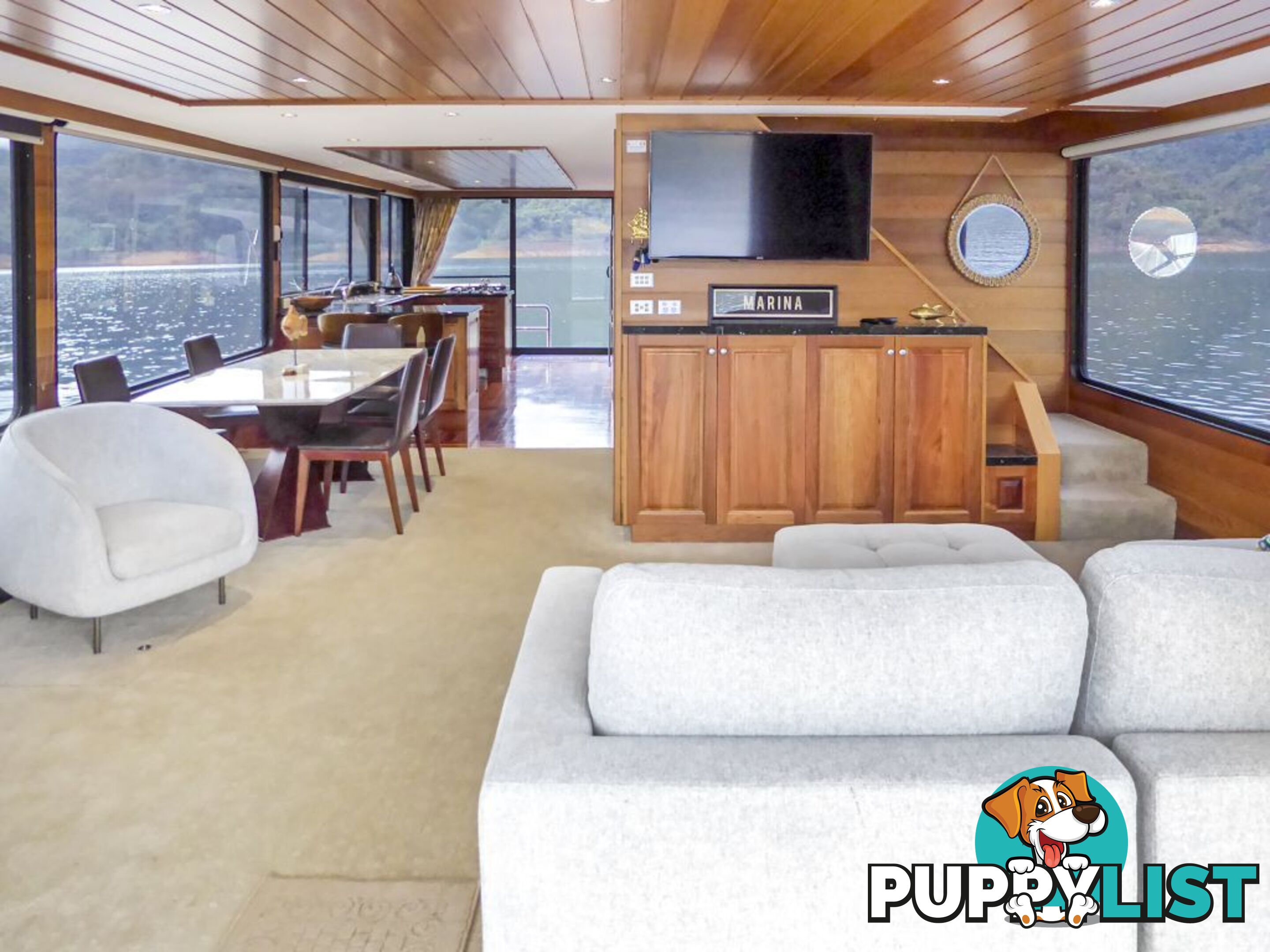 EZE Houseboat Holiday Home on Lake Eildon