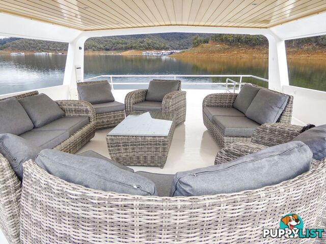 EZE Houseboat Holiday Home on Lake Eildon