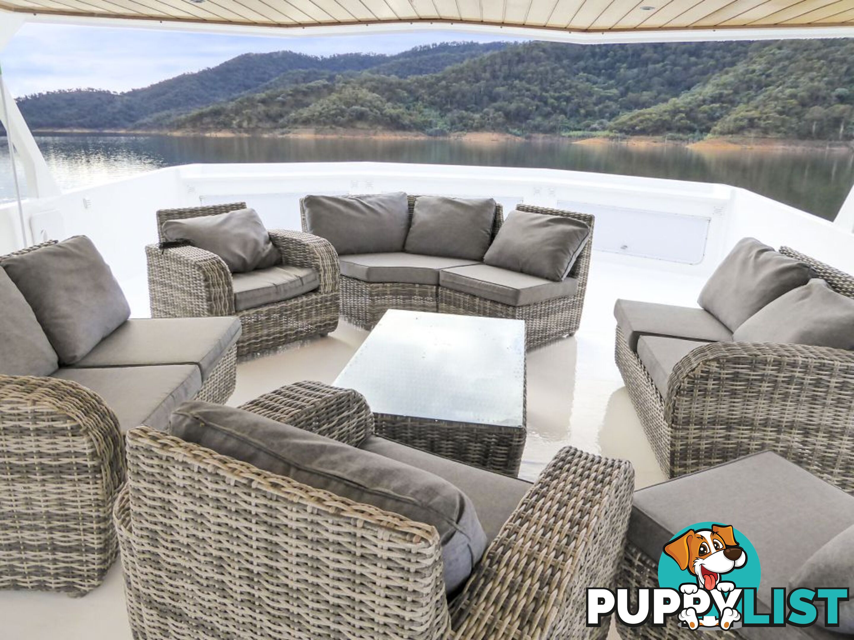 EZE Houseboat Holiday Home on Lake Eildon