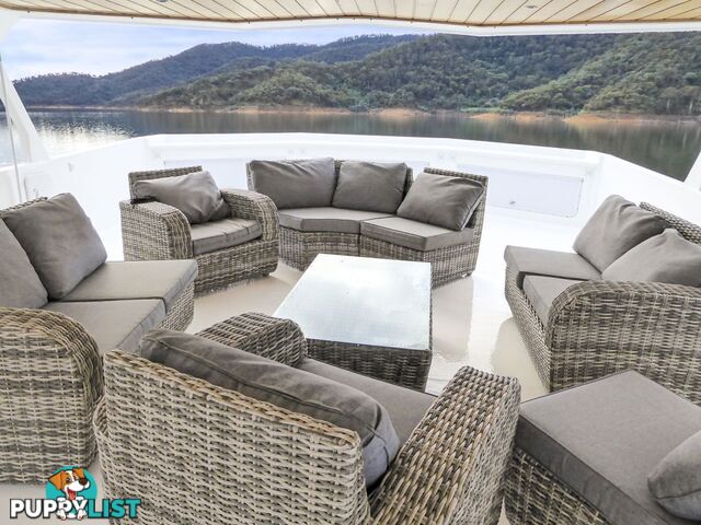 EZE Houseboat Holiday Home on Lake Eildon