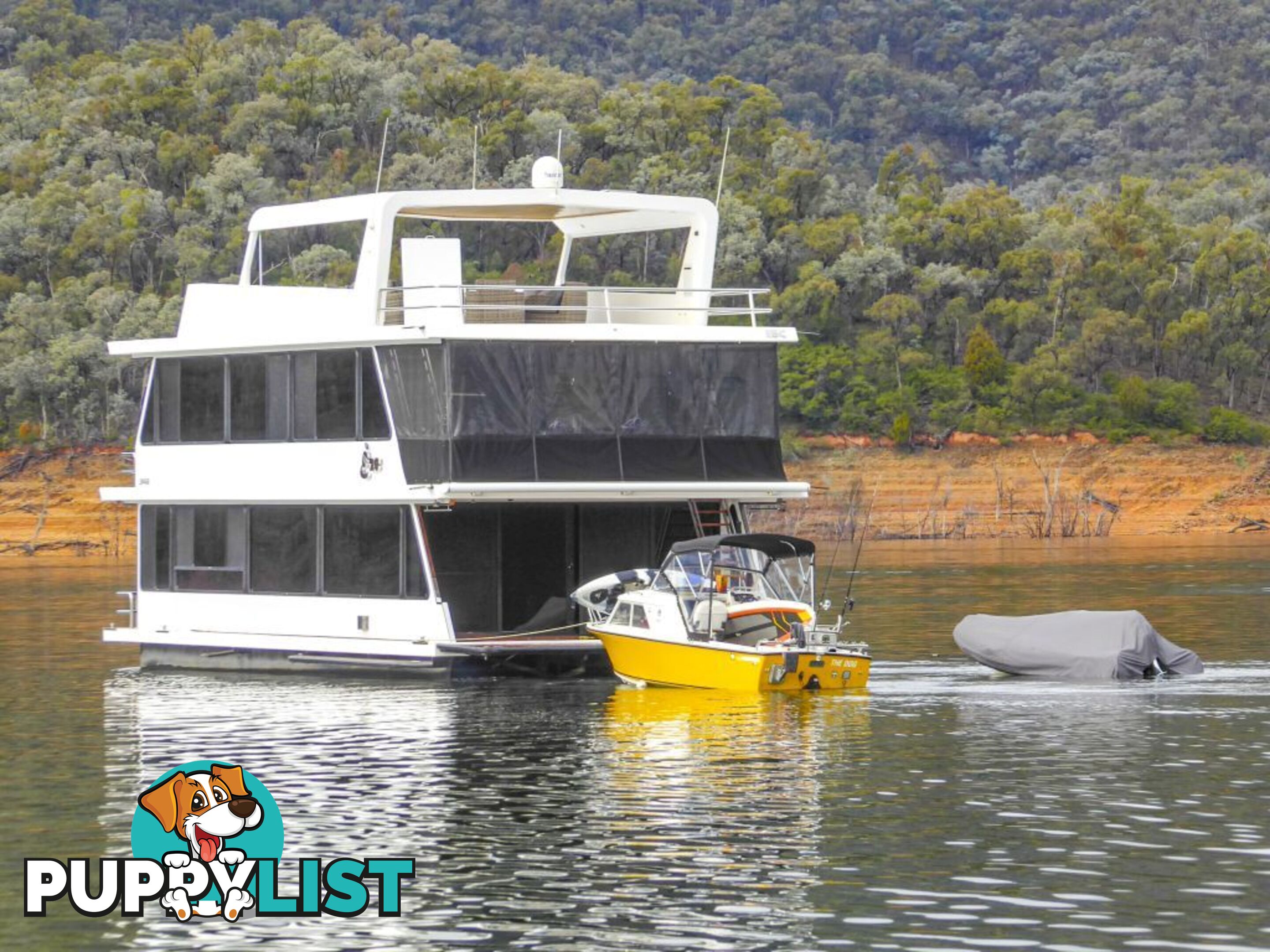 EZE Houseboat Holiday Home on Lake Eildon