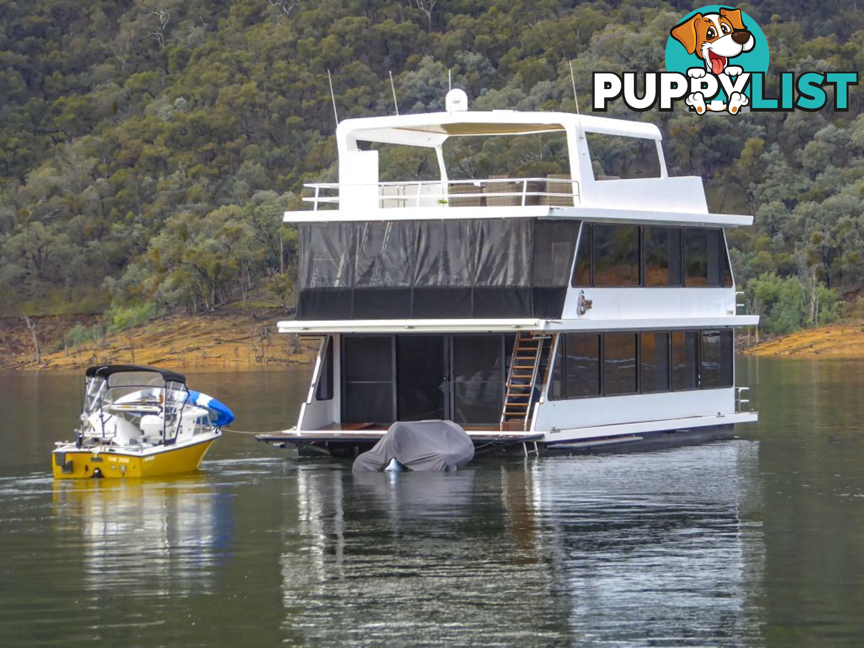 EZE Houseboat Holiday Home on Lake Eildon