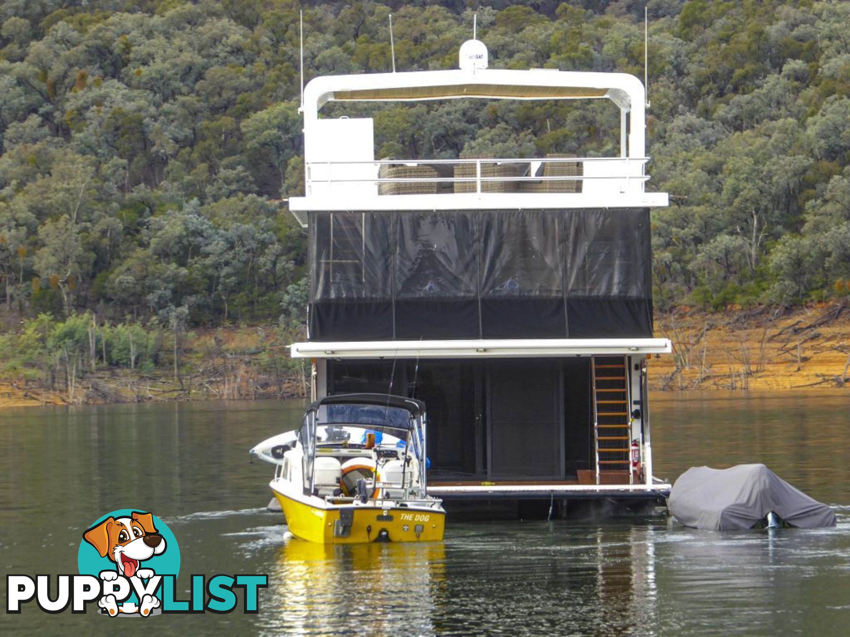 EZE Houseboat Holiday Home on Lake Eildon