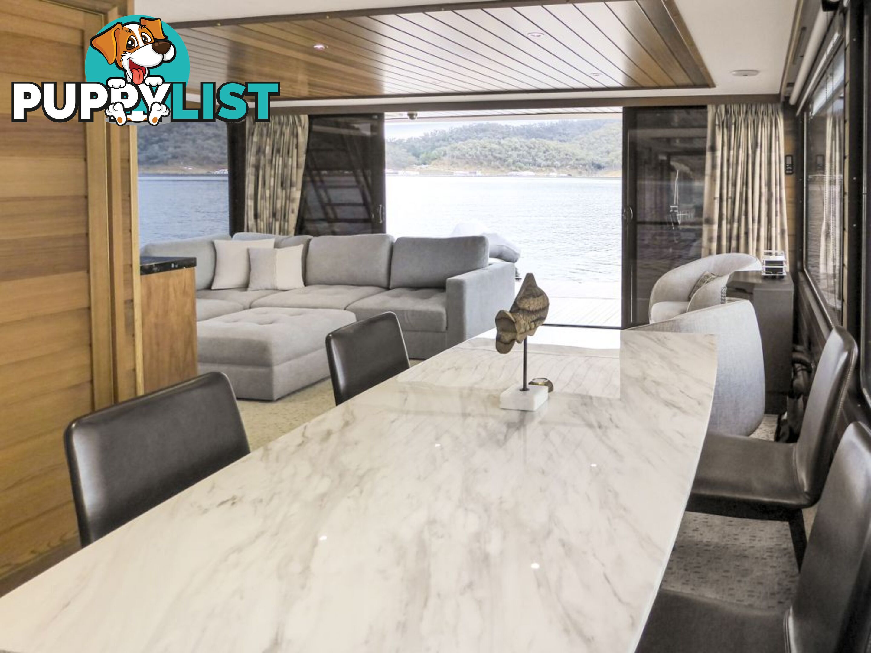 EZE Houseboat Holiday Home on Lake Eildon