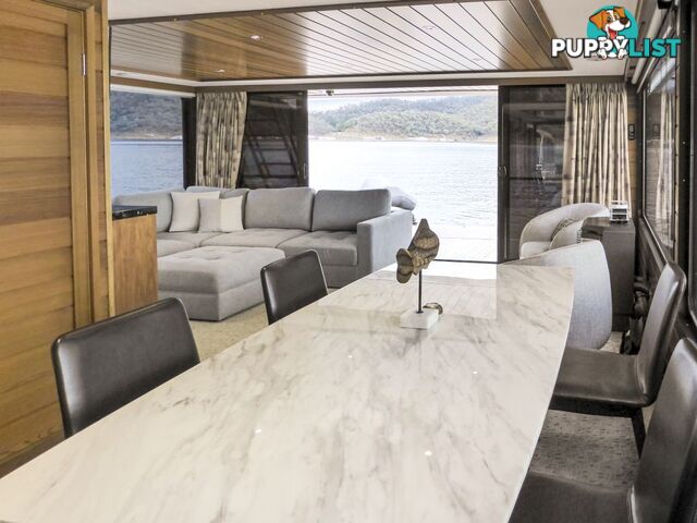 EZE Houseboat Holiday Home on Lake Eildon