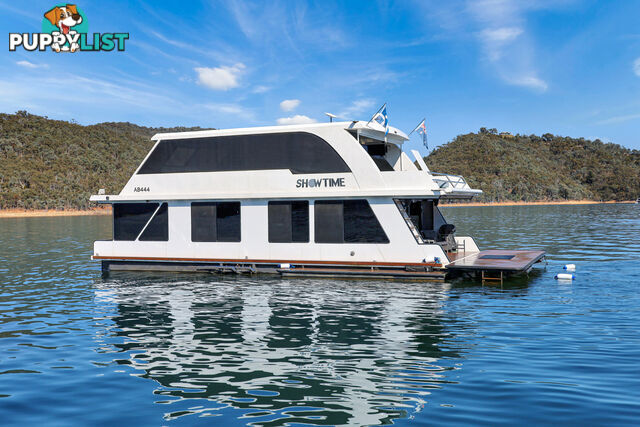 Showtime Houseboat Holiday Home on Lake Eildon