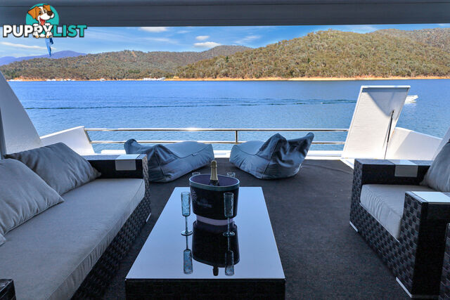 Showtime Houseboat Holiday Home on Lake Eildon