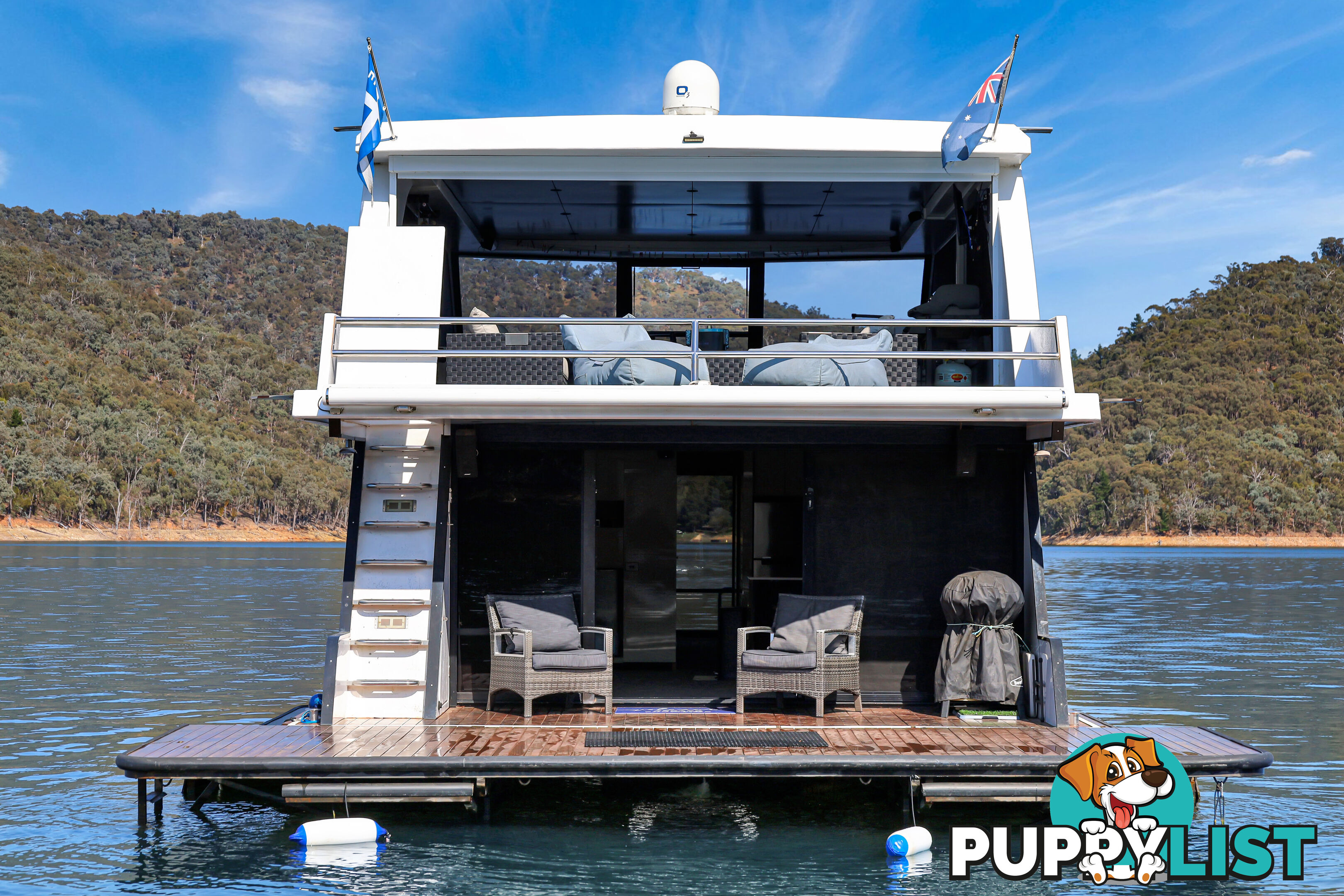 Showtime Houseboat Holiday Home on Lake Eildon