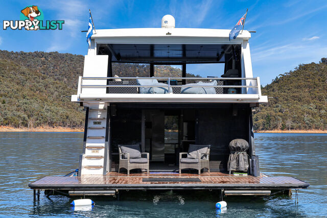 Showtime Houseboat Holiday Home on Lake Eildon