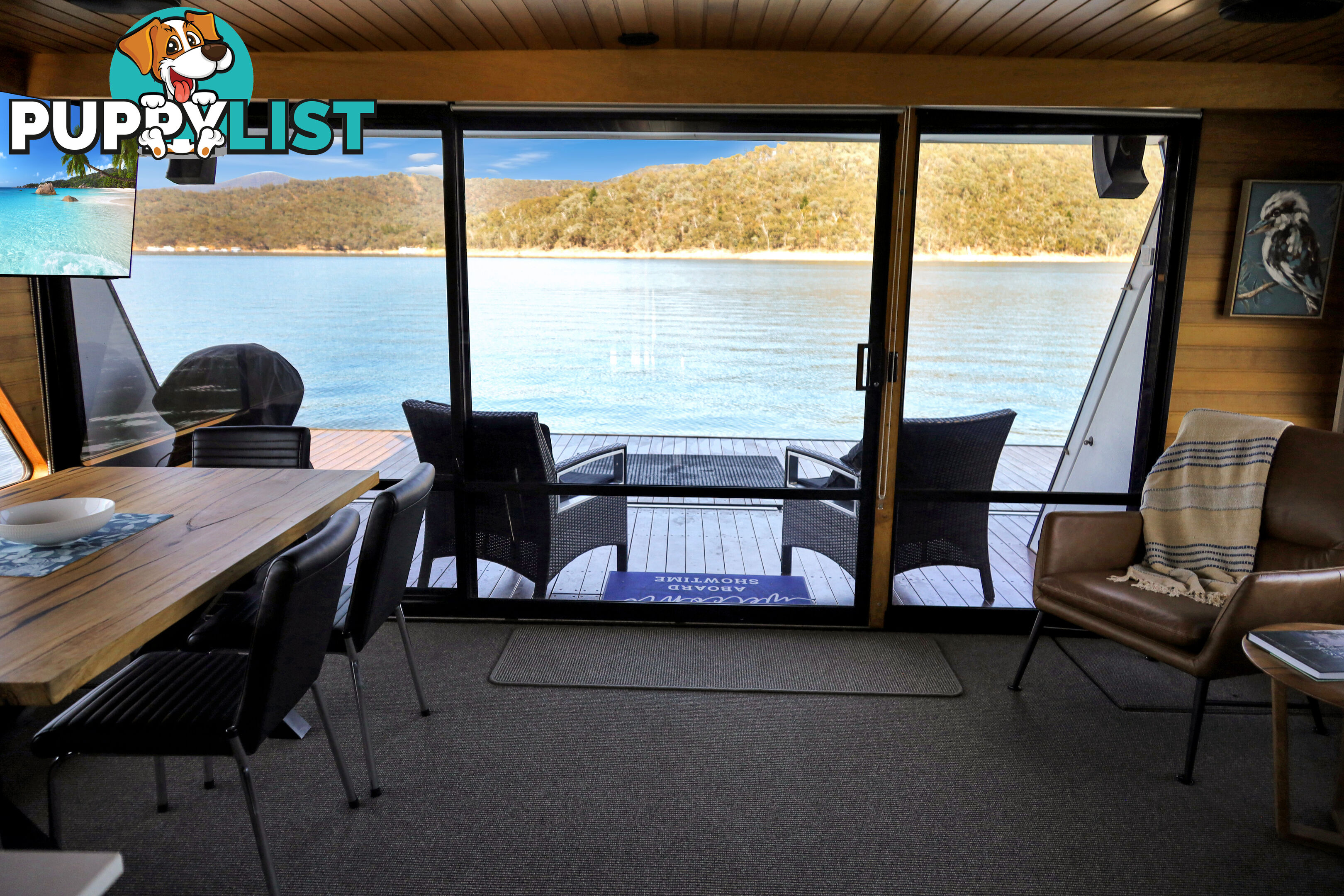 Showtime Houseboat Holiday Home on Lake Eildon