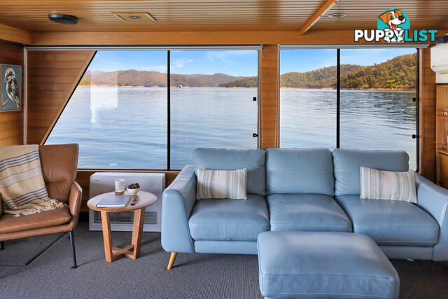 Showtime Houseboat Holiday Home on Lake Eildon