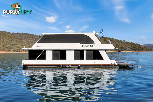 Showtime Houseboat Holiday Home on Lake Eildon