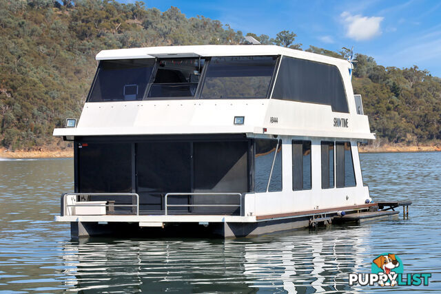 Showtime Houseboat Holiday Home on Lake Eildon