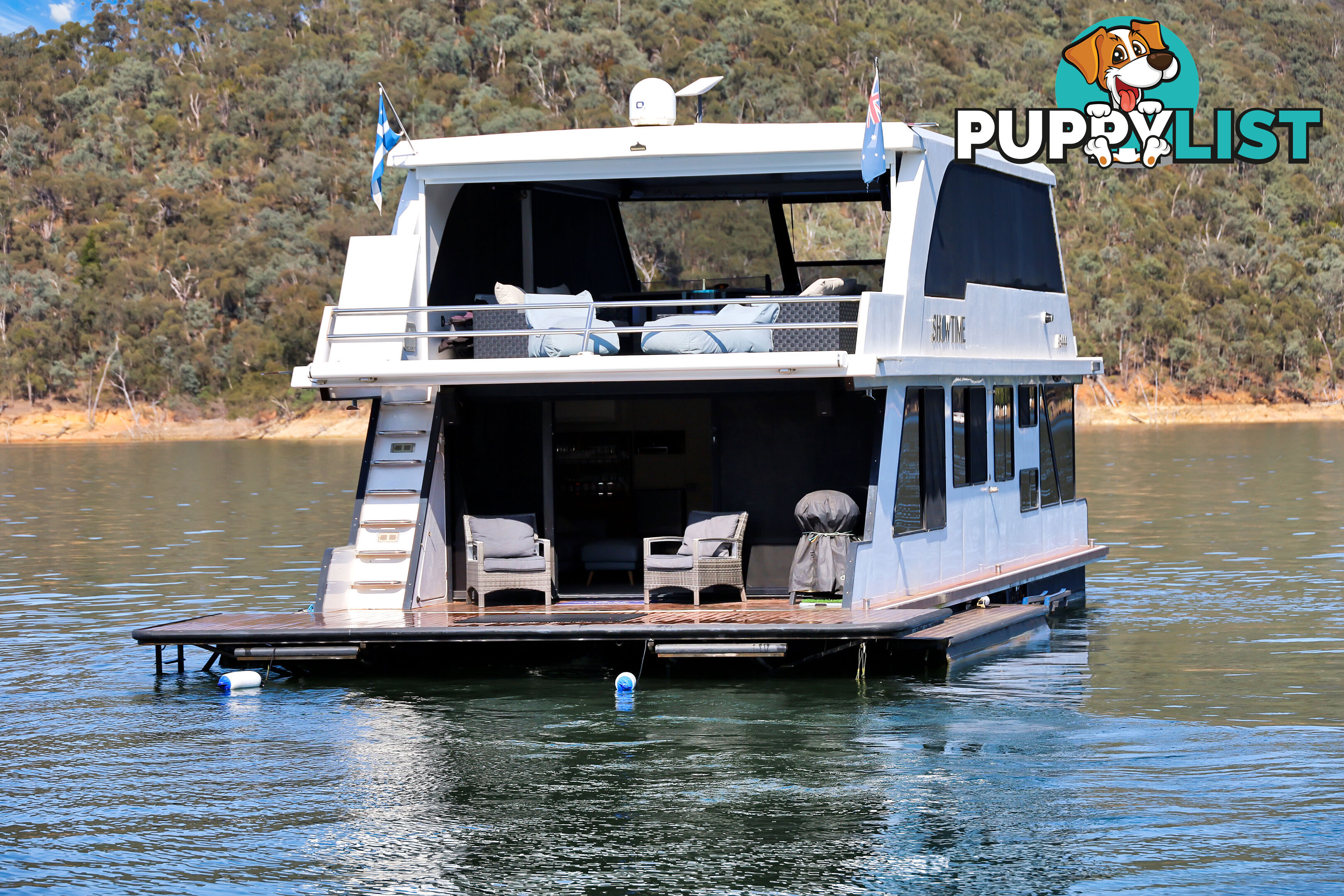 Showtime Houseboat Holiday Home on Lake Eildon