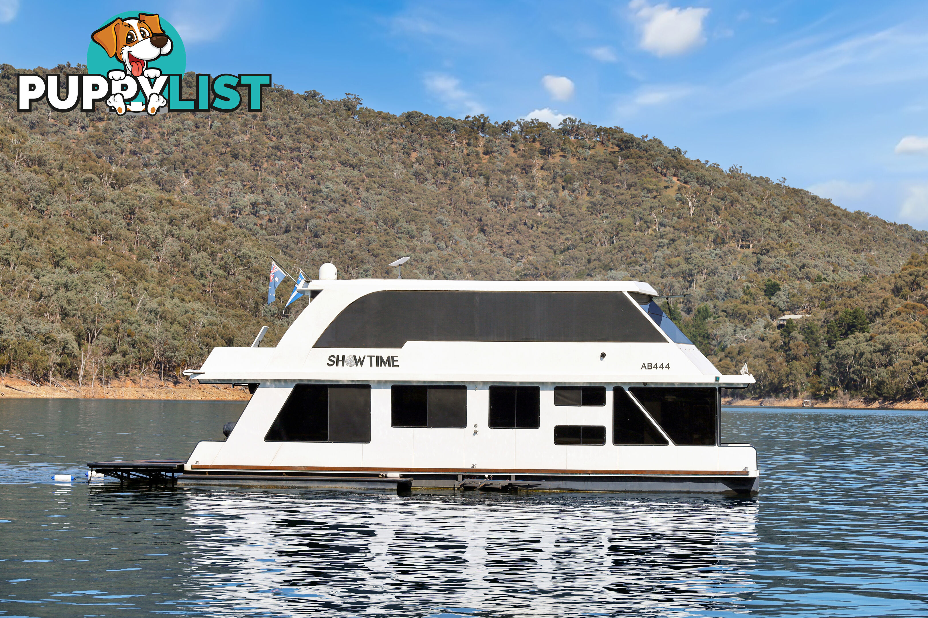 Showtime Houseboat Holiday Home on Lake Eildon