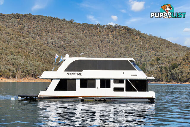 Showtime Houseboat Holiday Home on Lake Eildon