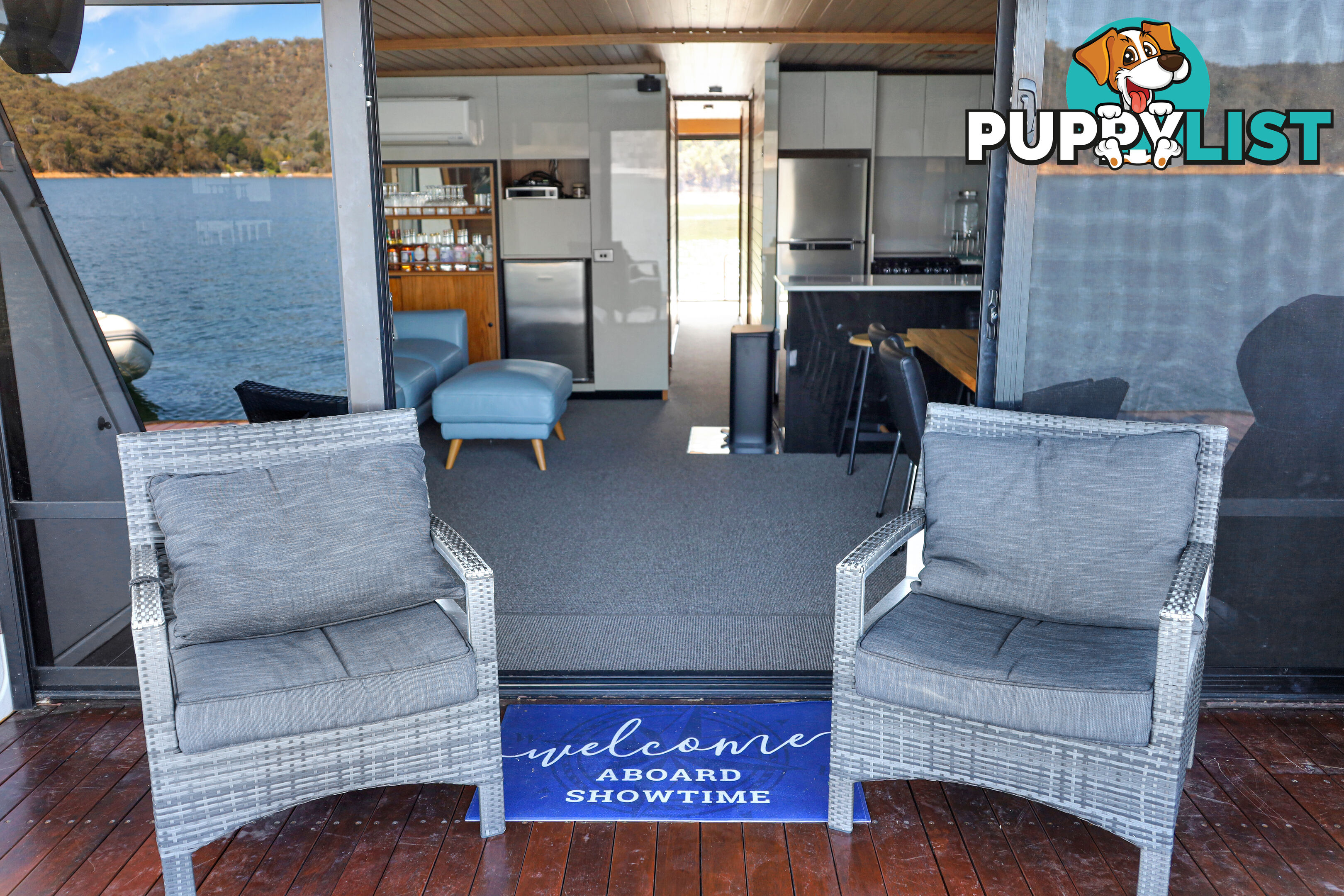 Showtime Houseboat Holiday Home on Lake Eildon