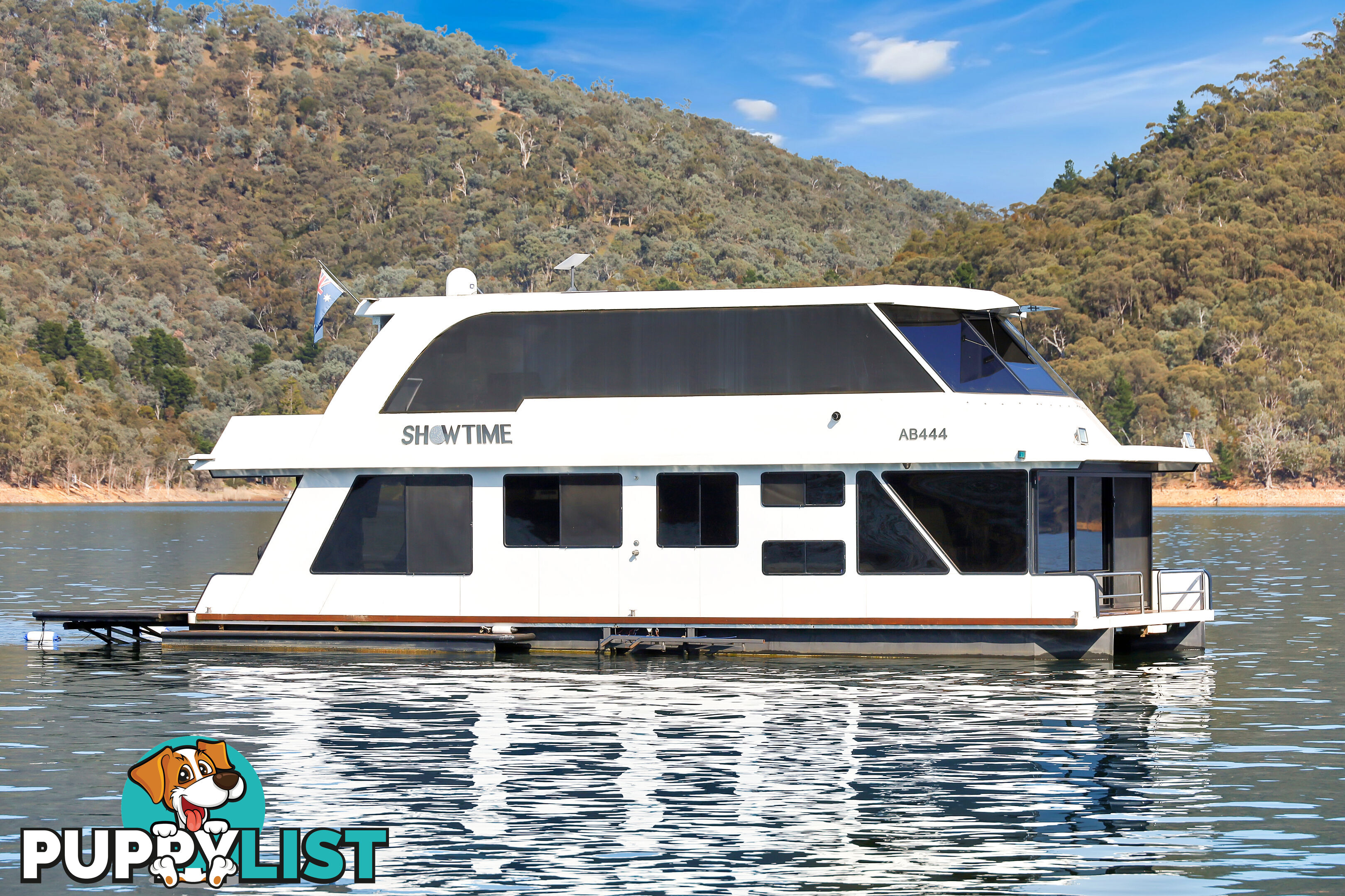 Showtime Houseboat Holiday Home on Lake Eildon