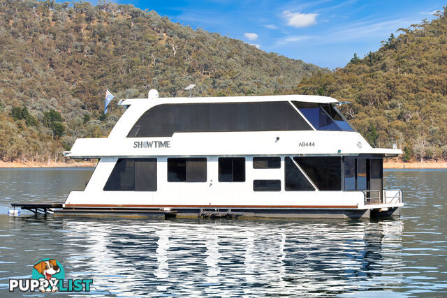 Showtime Houseboat Holiday Home on Lake Eildon