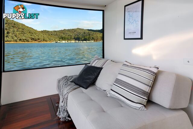 Sugoi Houseboat Holiday Home on Lake Eildon