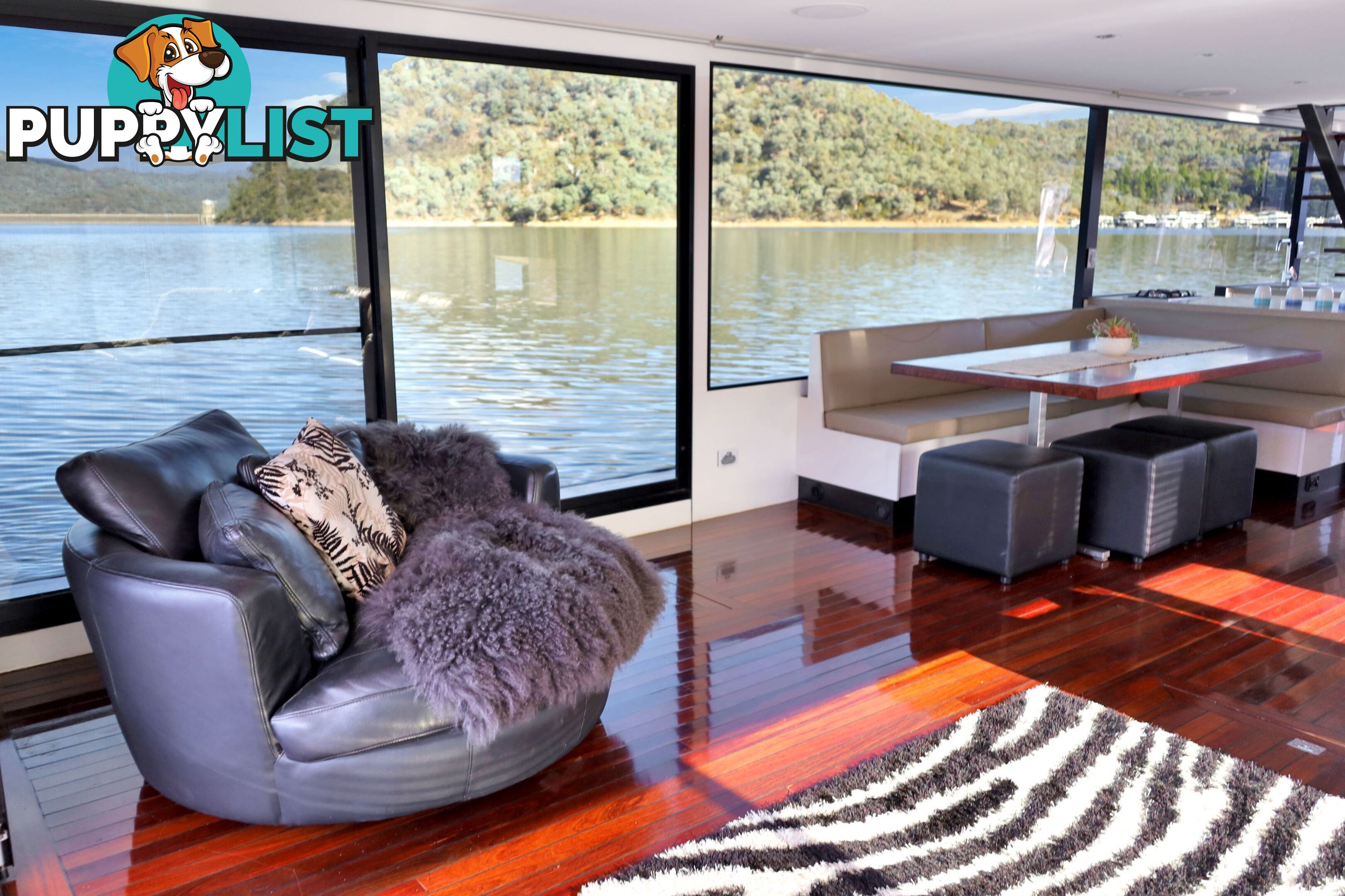 Sugoi Houseboat Holiday Home on Lake Eildon