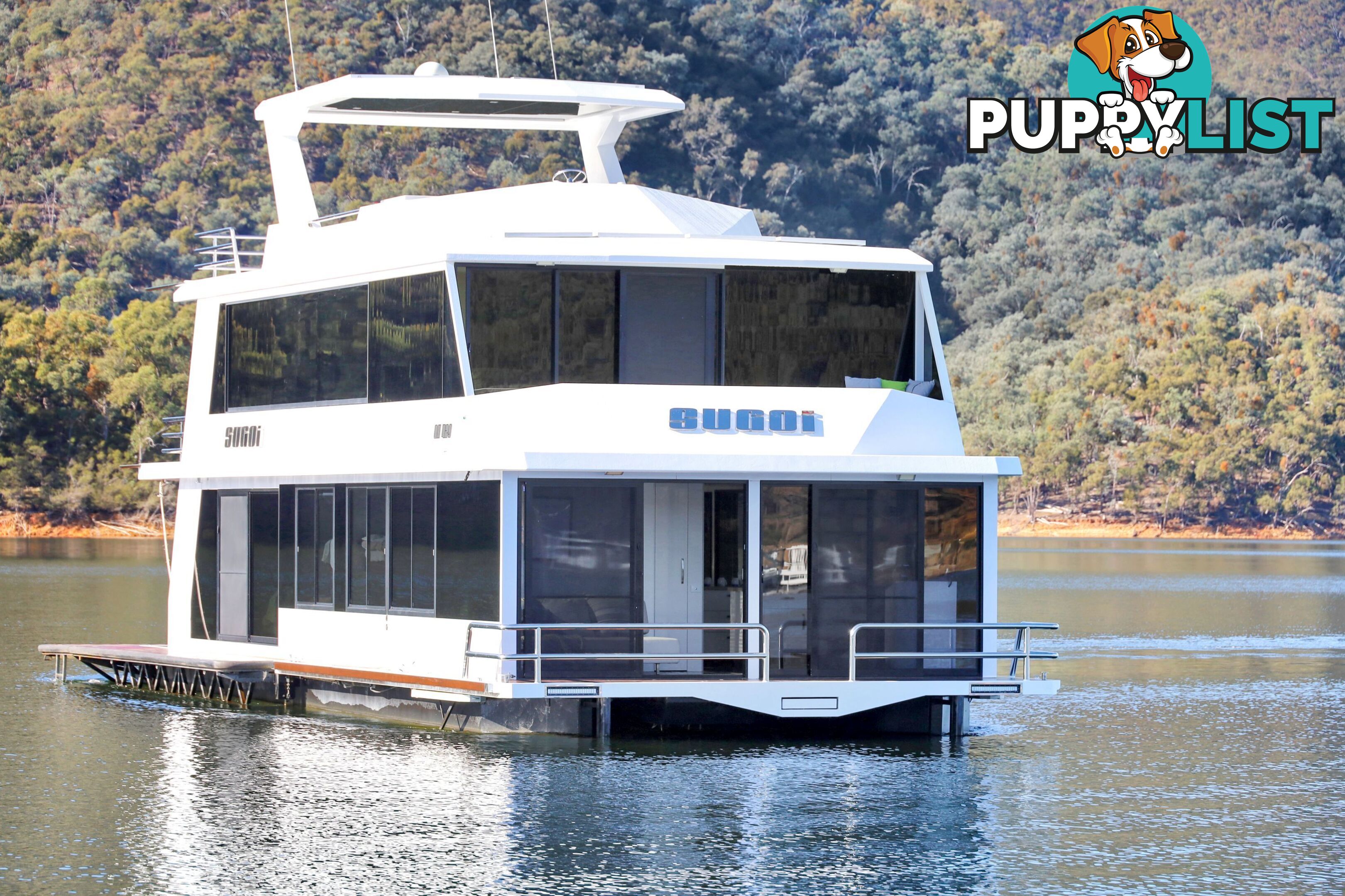 Sugoi Houseboat Holiday Home on Lake Eildon