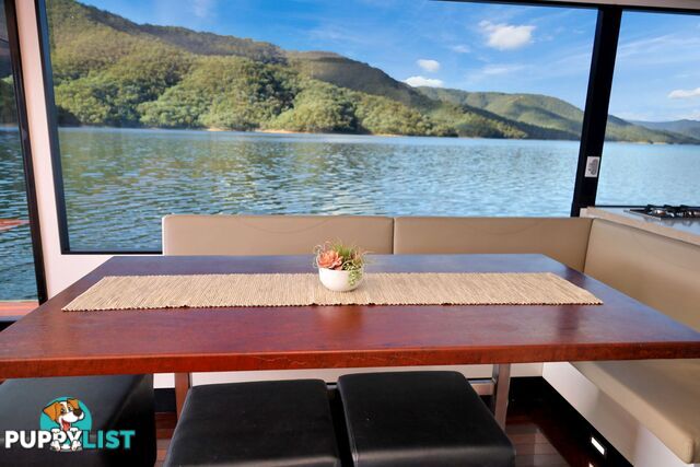 Sugoi Houseboat Holiday Home on Lake Eildon