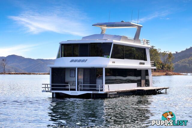 Sugoi Houseboat Holiday Home on Lake Eildon