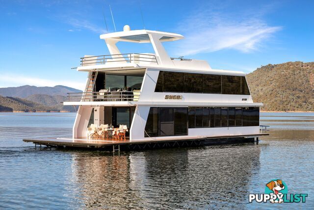 Sugoi Houseboat Holiday Home on Lake Eildon