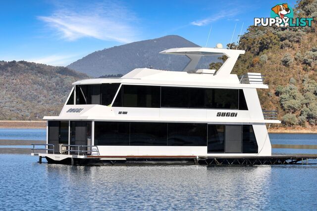 Sugoi Houseboat Holiday Home on Lake Eildon