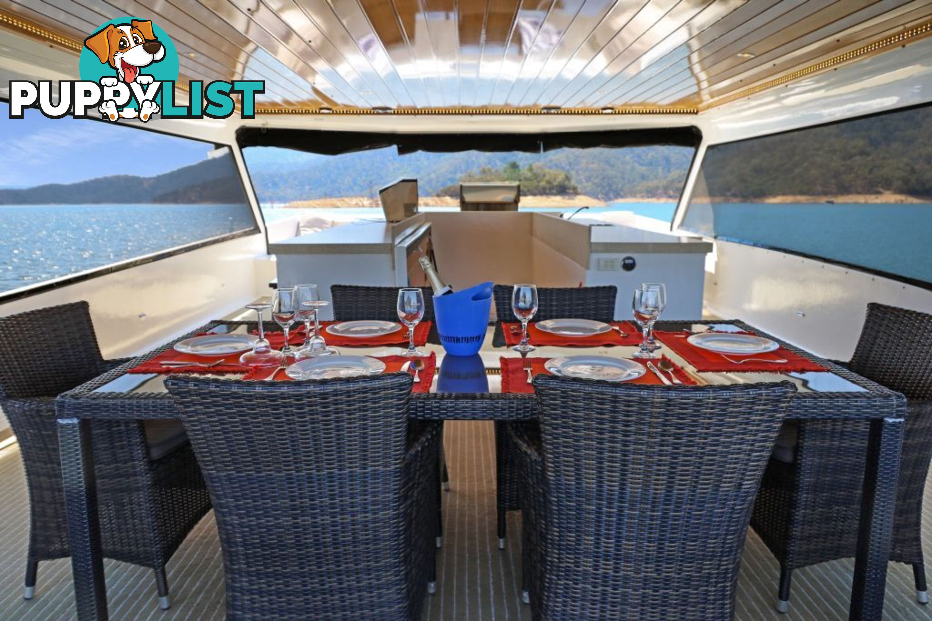 Decadence Houseboat Holiday Home on Lake Eildon