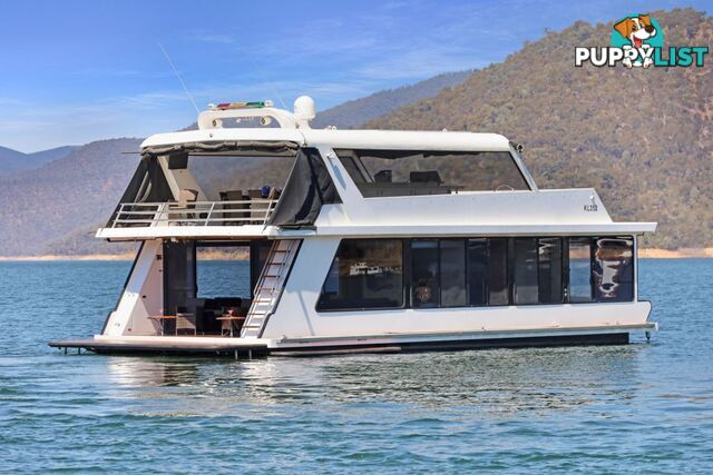 Decadence Houseboat Holiday Home on Lake Eildon